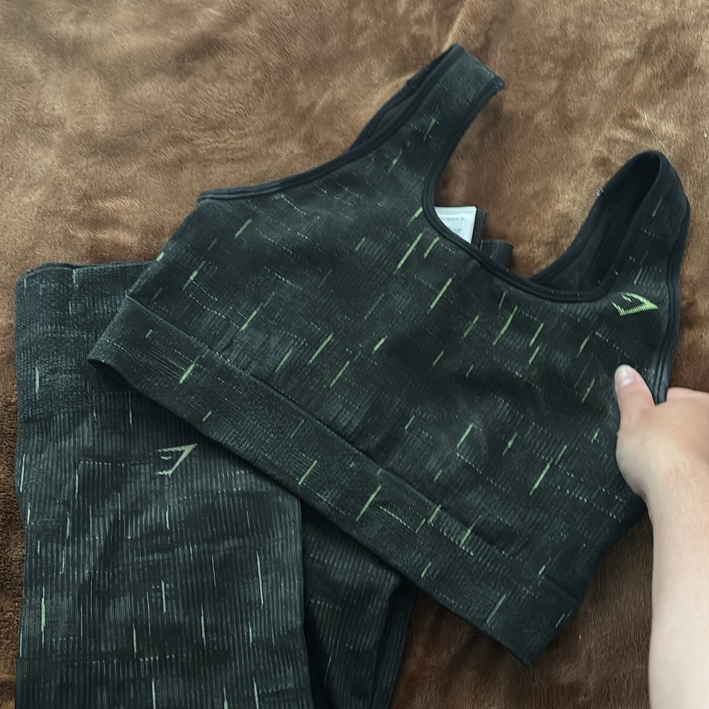 Gymshark Seamless Set - Picture 2 of 2